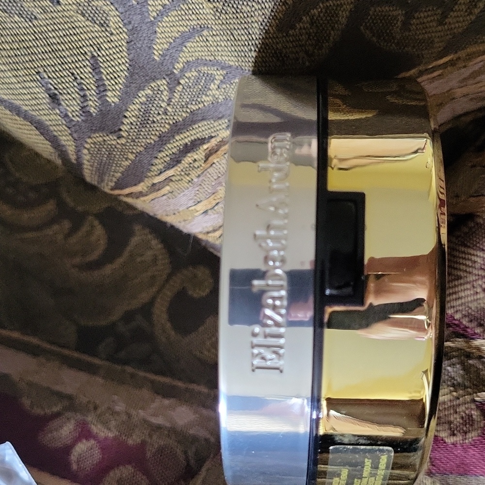 Elizabeth arden pure finsh powder above explains bagged I work for them … - Picture 5 of 8